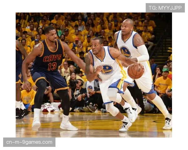 骑士十人轮换实验：季后赛临近时大胆测试不同组合化学反应