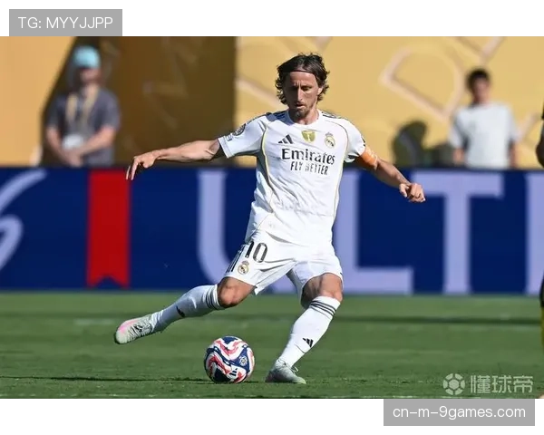 皇马中场传导链条缺少稳定中转节点，莫德里奇离队影响深远